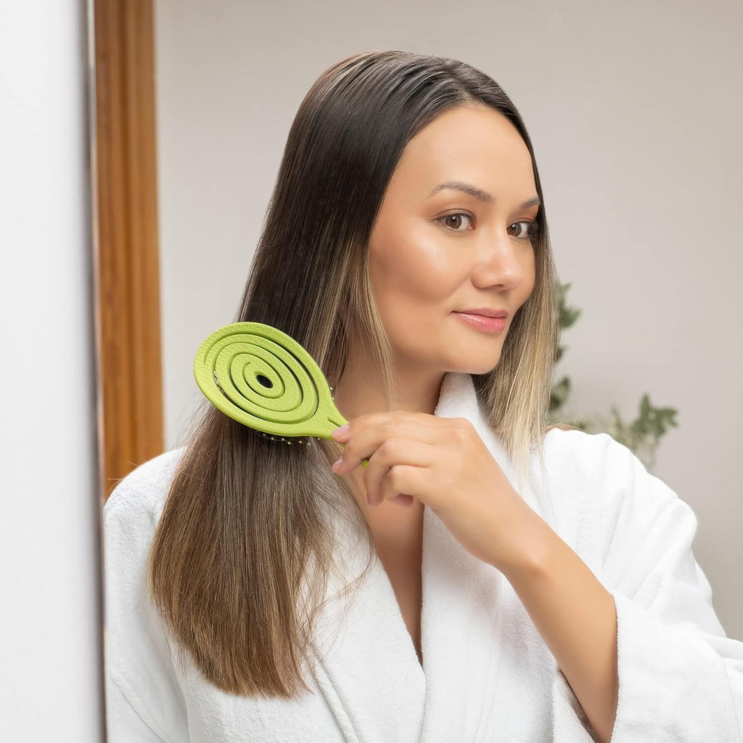 Ninabella Detangle Hair Brush for Women & Men - Does not Pull - Straightening Brushes for Straight & Curly Hair - Unique Spiral Detangling Hairbrush - Lime Green