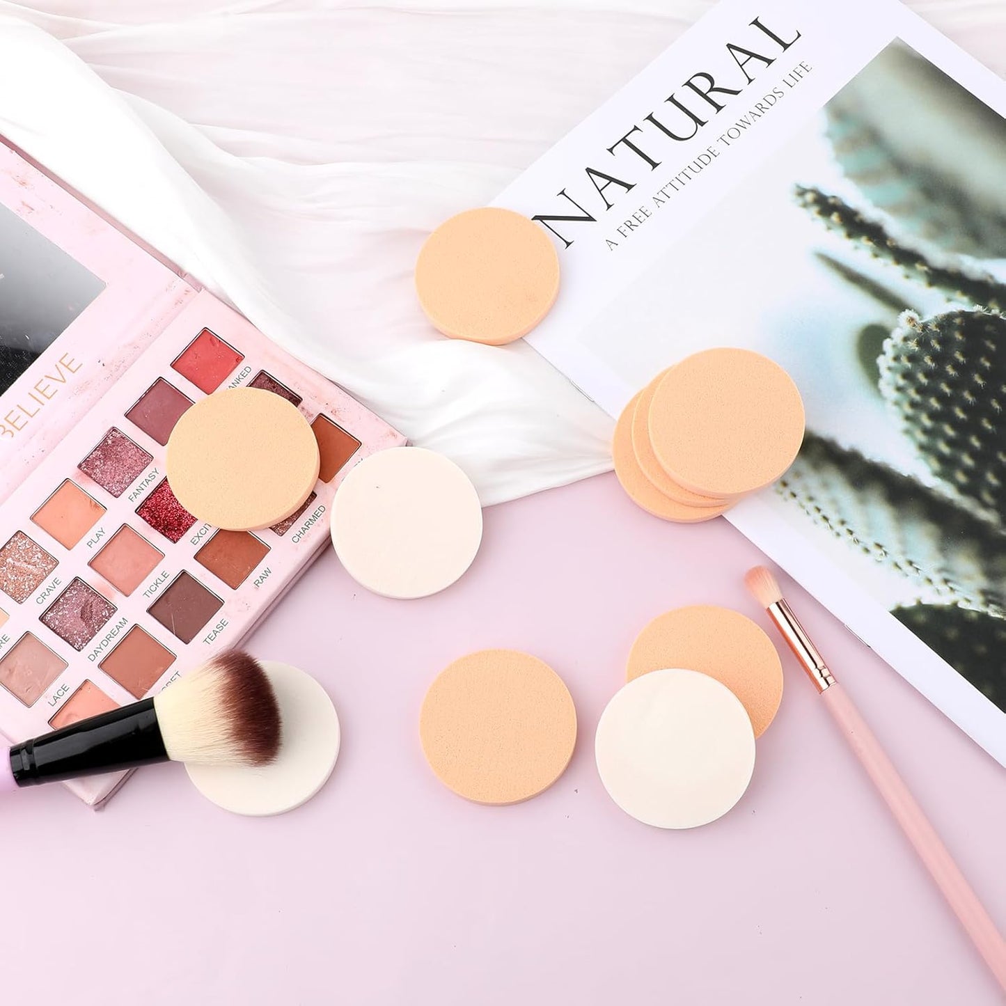 Jeffdad 12 Pcs Round Makeup Sponges, Facial Powder Puff Cosmetic Sponge Round Foam Pad Beauty Makeup Eye Foundation Powder Blender for All Skin Types Wet and Dry Dual Use(Skin color + white)