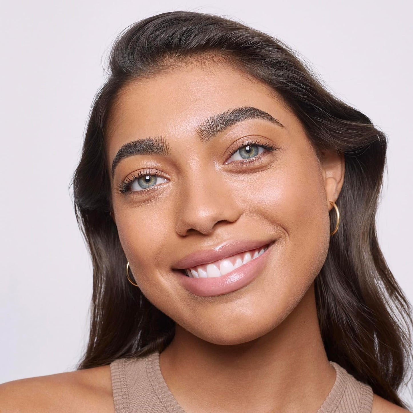 Saie Airset Radiant Loose Setting Powder - Weightless Face Powder to Set, Smooth + Diffuse Face Makeup - Formulated with Hydrating Squalane - Translucent Medium (0.14 oz)