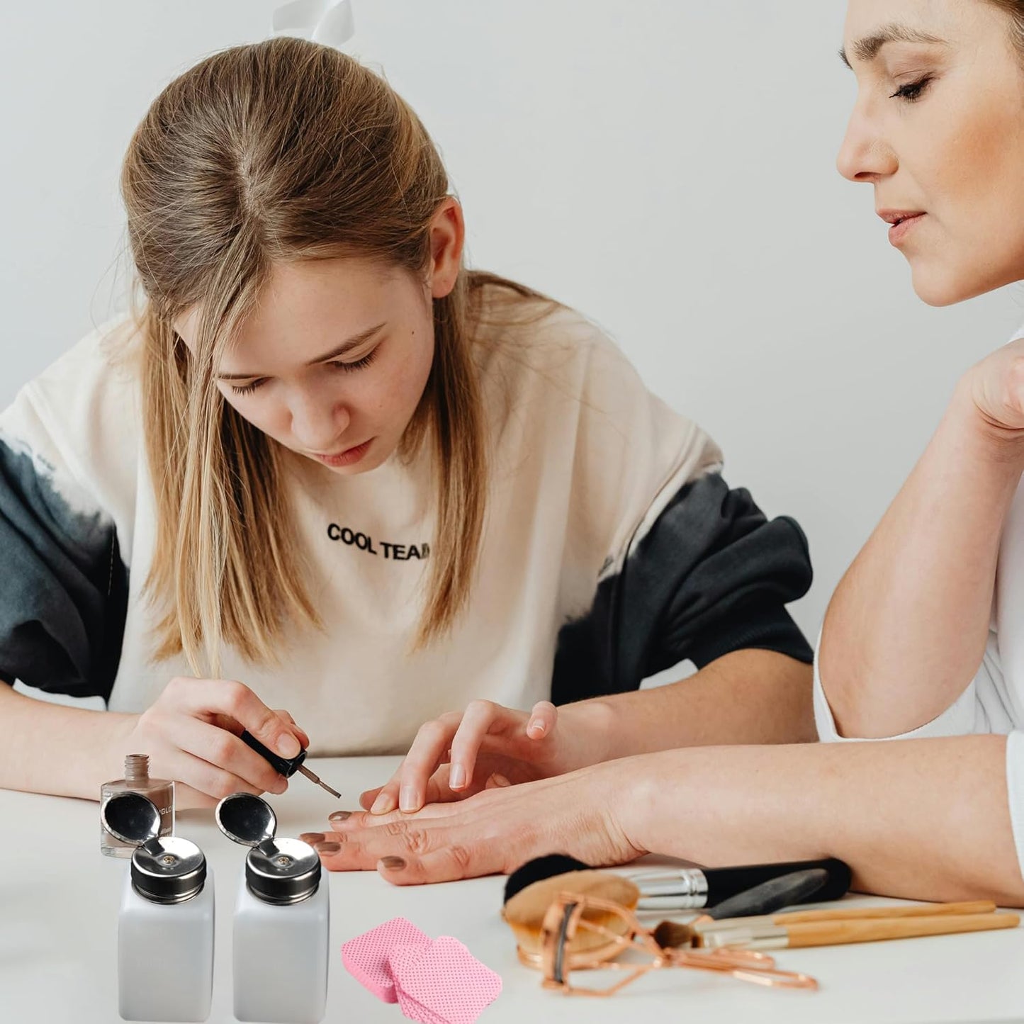 Alcohol Dispenser 180ml Push Down Pump Dispenser 200Pcs Lint Free Nail Wipes, Push Down Empty Bottle Metal Nail Polish Remover Pump, Lip & Eye Makeup Remover Bottle