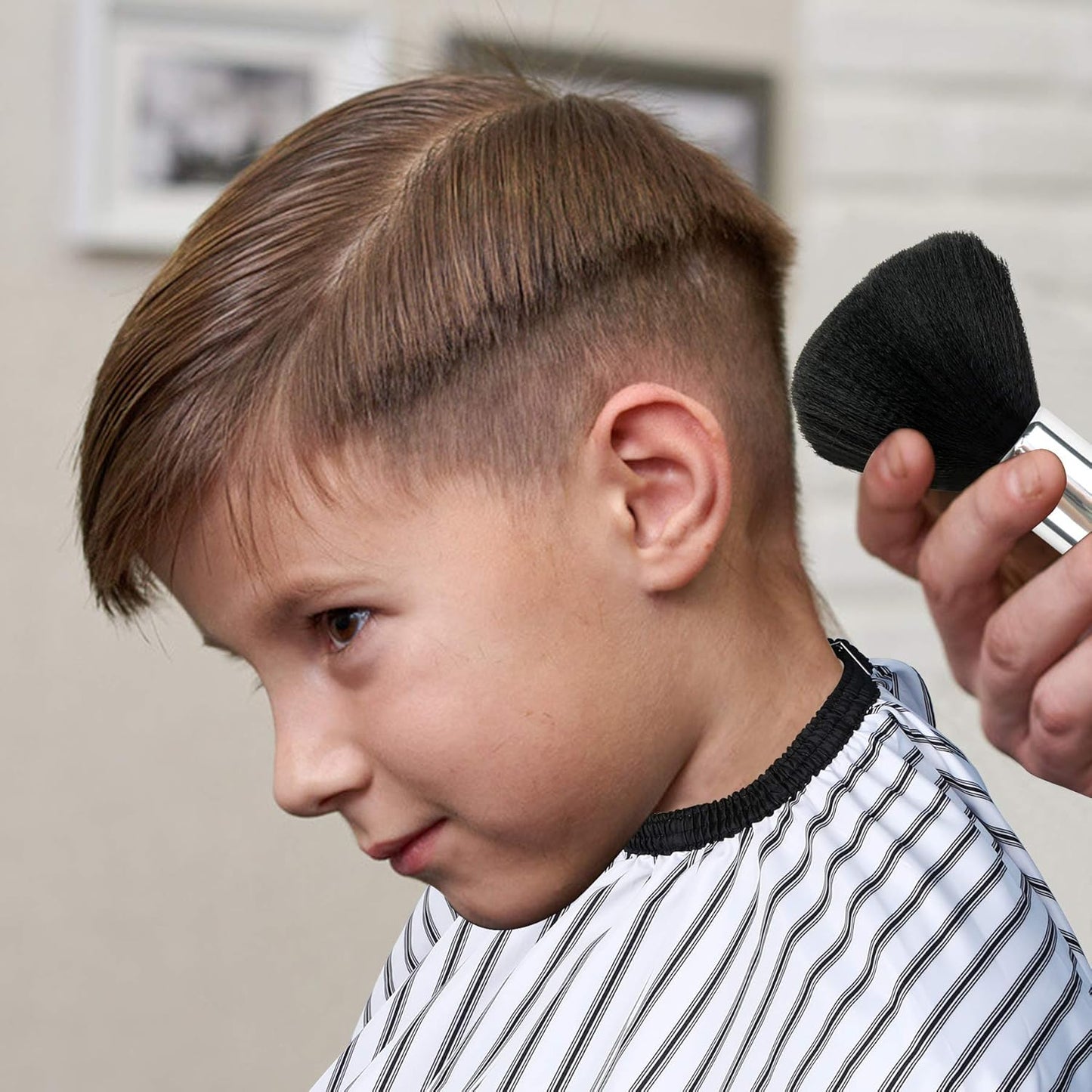 FEBSNOW Professional Hair Cutting Cape with Neck Duster Brush, Salon Barber Cape, Hair Cutting Accessories (Stripe)…