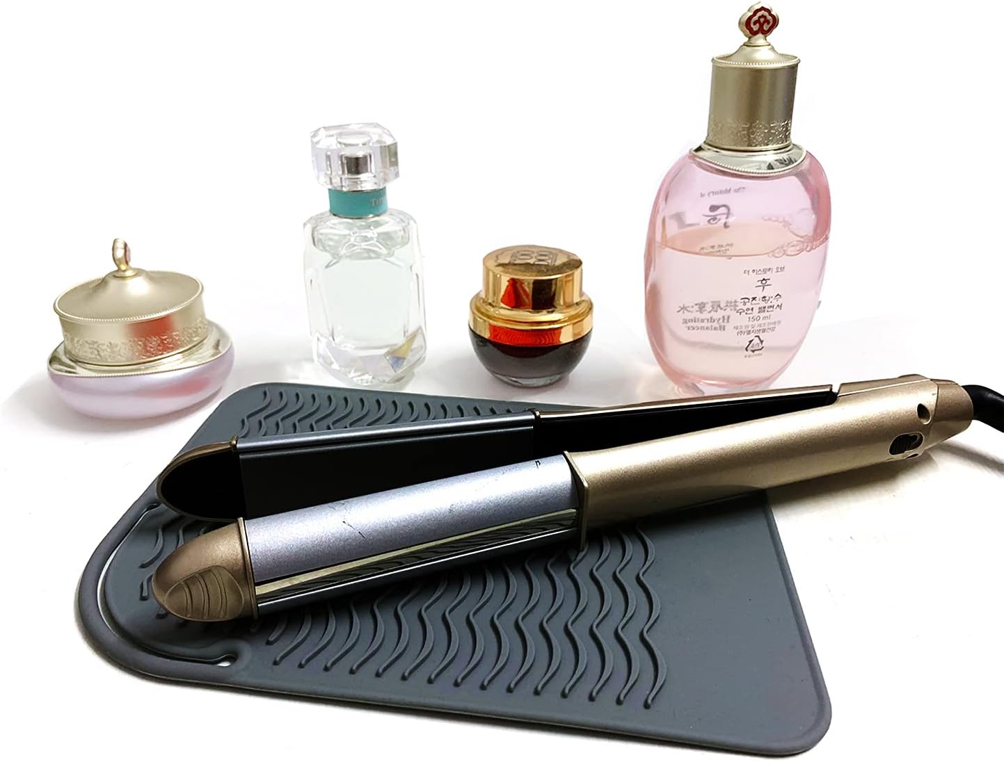 Large Heat Resistant Mat for Curling Irons, Hair Straightener, Flat Irons and Hair Styling Tools 11" x 7.5", Black