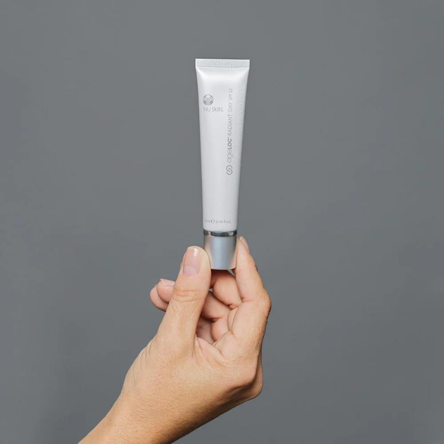 Nu Skin ageLOC Radiant Day SPF 22 | Broad-Spectrum UV Protection | Lightweight, Non-Greasy Daily Sunscreen | Supports Skin Hydration & Defense | Daily Skin Care | 30-Day Supply