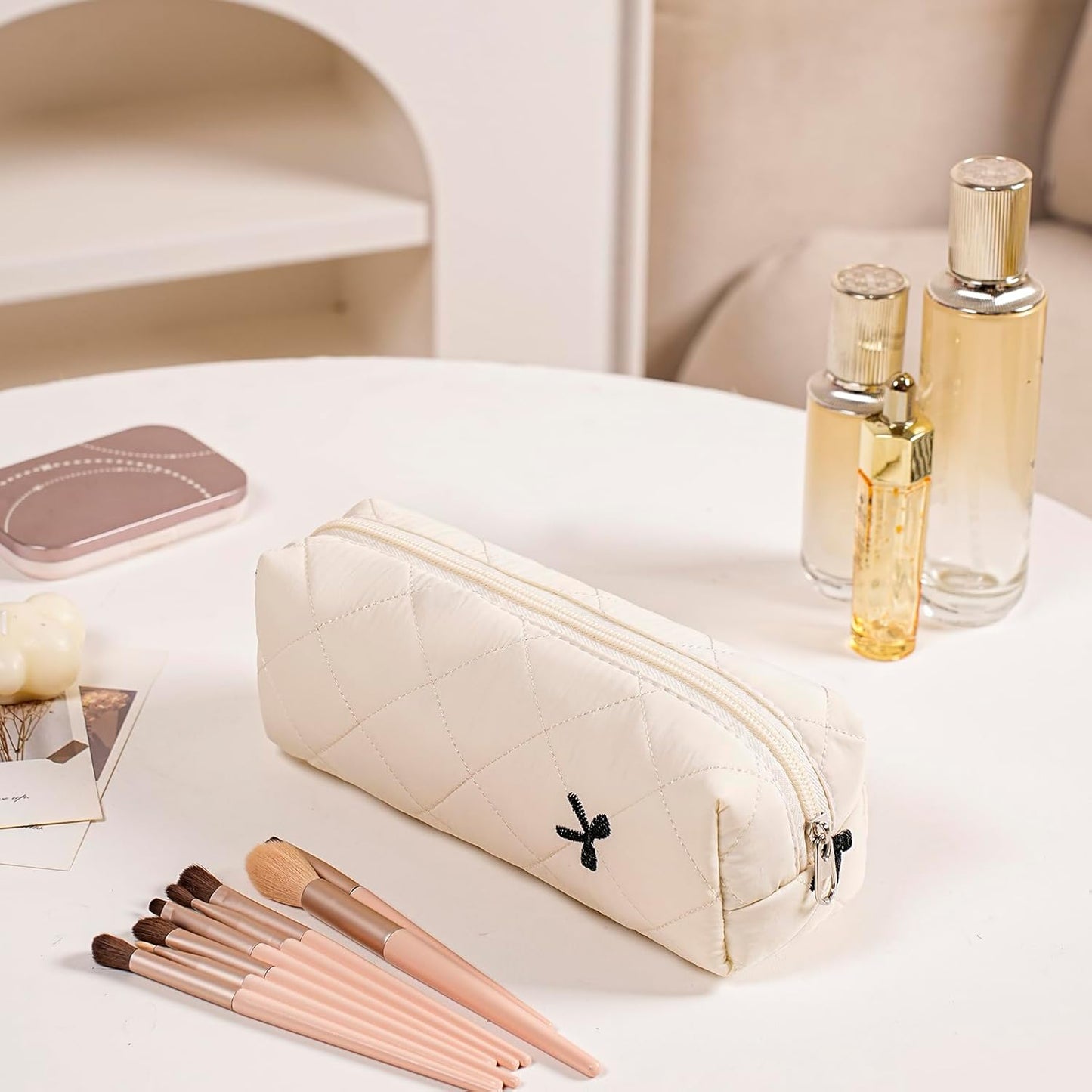 Cute Floral Cotton Makeup Brush Cosmetic Bag for Women, Travel Quilted Zipper Make Up Bag, Flowers Toiletry Organizer Case Kawaii Makeup Cosmetic Travel Cloth Pouch (Beige)