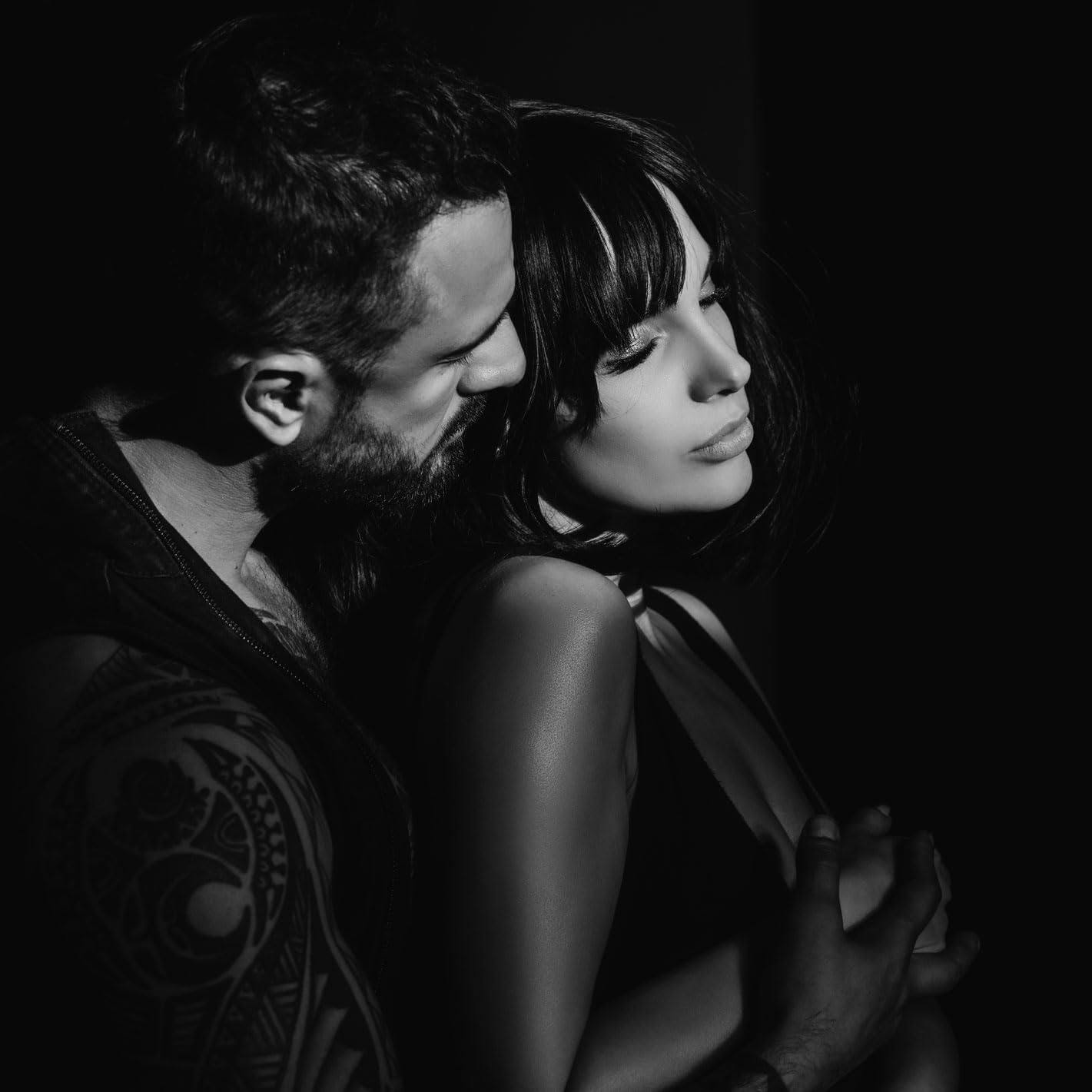 Amber Oud Eau de Parfum 3.4 oz - Rich Sumptuous Unisex Perfume with Ripe Raspberry and Orange Accords and Warm Amber loved for its long lasting trail and compliment catching aroma