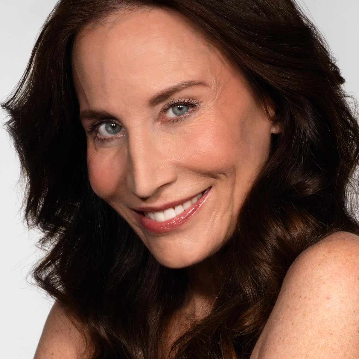 PRIME PROMETICS PrimeEyes Glide Eyeliner for Mature Women – Waterproof, Long-Stay and Mess-Proof – Gel Creme Texture, Discreet Sharpener and Effective Smudger (Copper Metallic)