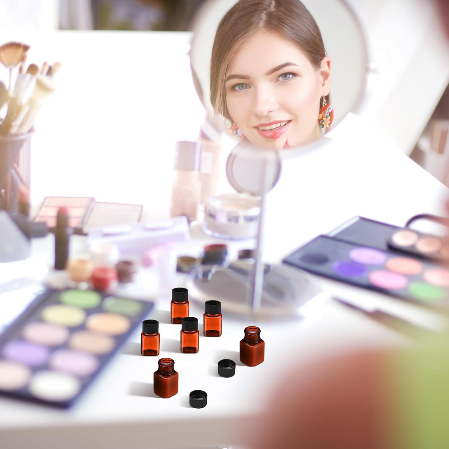 Tanlade 100 Pcs 1 oz Amber Plastic Cosmetic Jars with Lids Empty Leak Proof Container Refillable Cosmetic Jars Airtight for Cream, Lotion, Powder, Ointment, Beauty Products Travel Storage(Square)