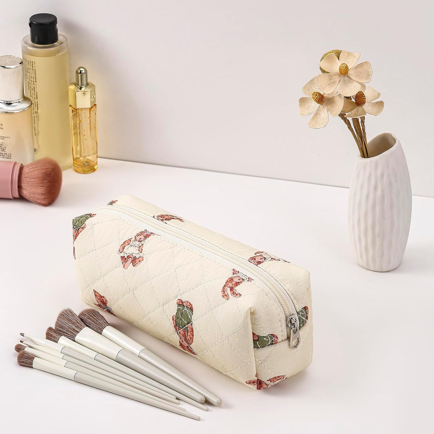 Cute Floral Cotton Makeup Brush Cosmetic Bag for Women, Travel Quilted Zipper Make Up Bag, Flowers Toiletry Organizer Case Kawaii Makeup Cosmetic Travel Cloth Pouch (Rabbit Bear)