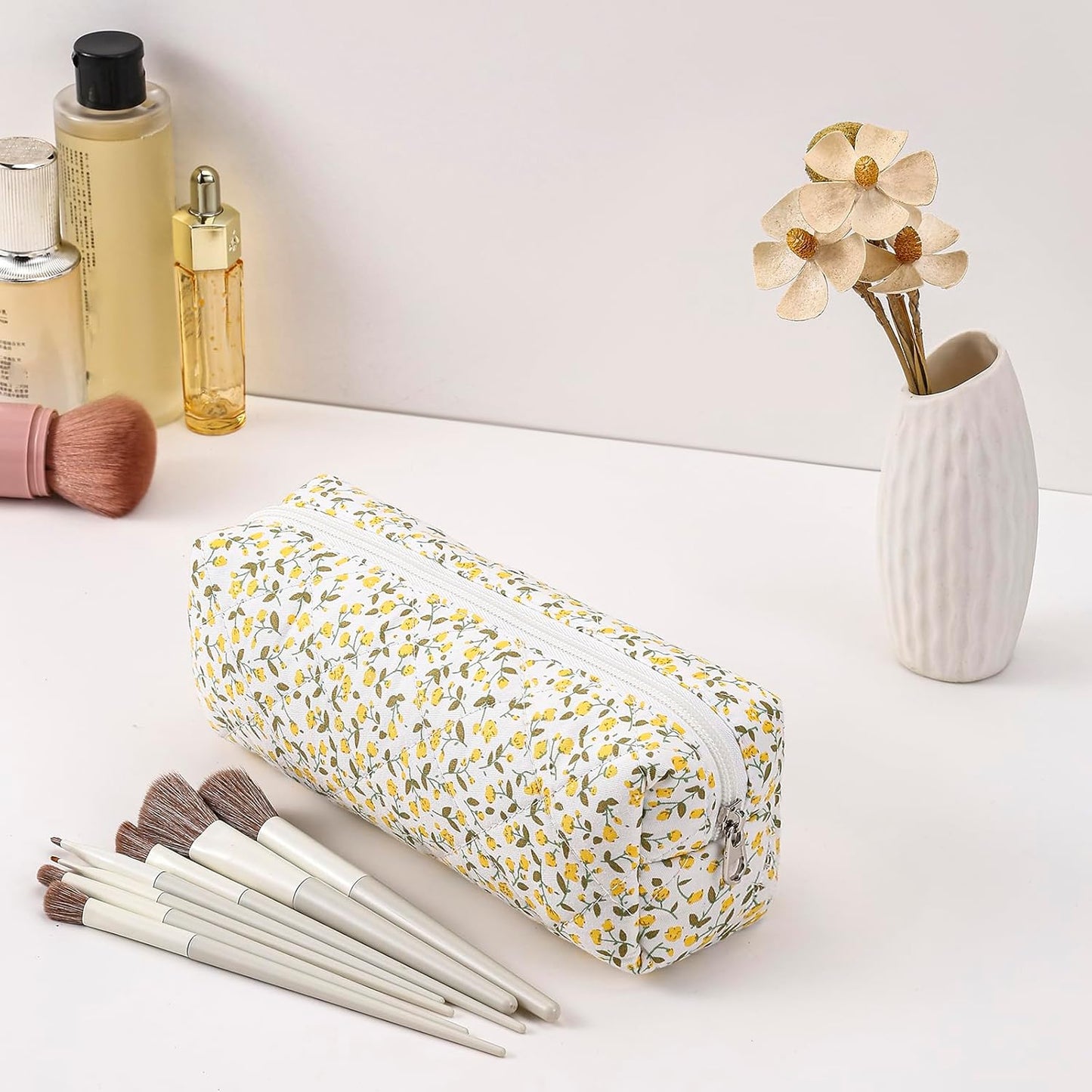 Cute Floral Cotton Makeup Brush Cosmetic Bag for Women, Travel Quilted Zipper Make Up Bag, Flowers Toiletry Organizer Case Kawaii Makeup Cosmetic Travel Cloth Pouch (Yellow Floral)