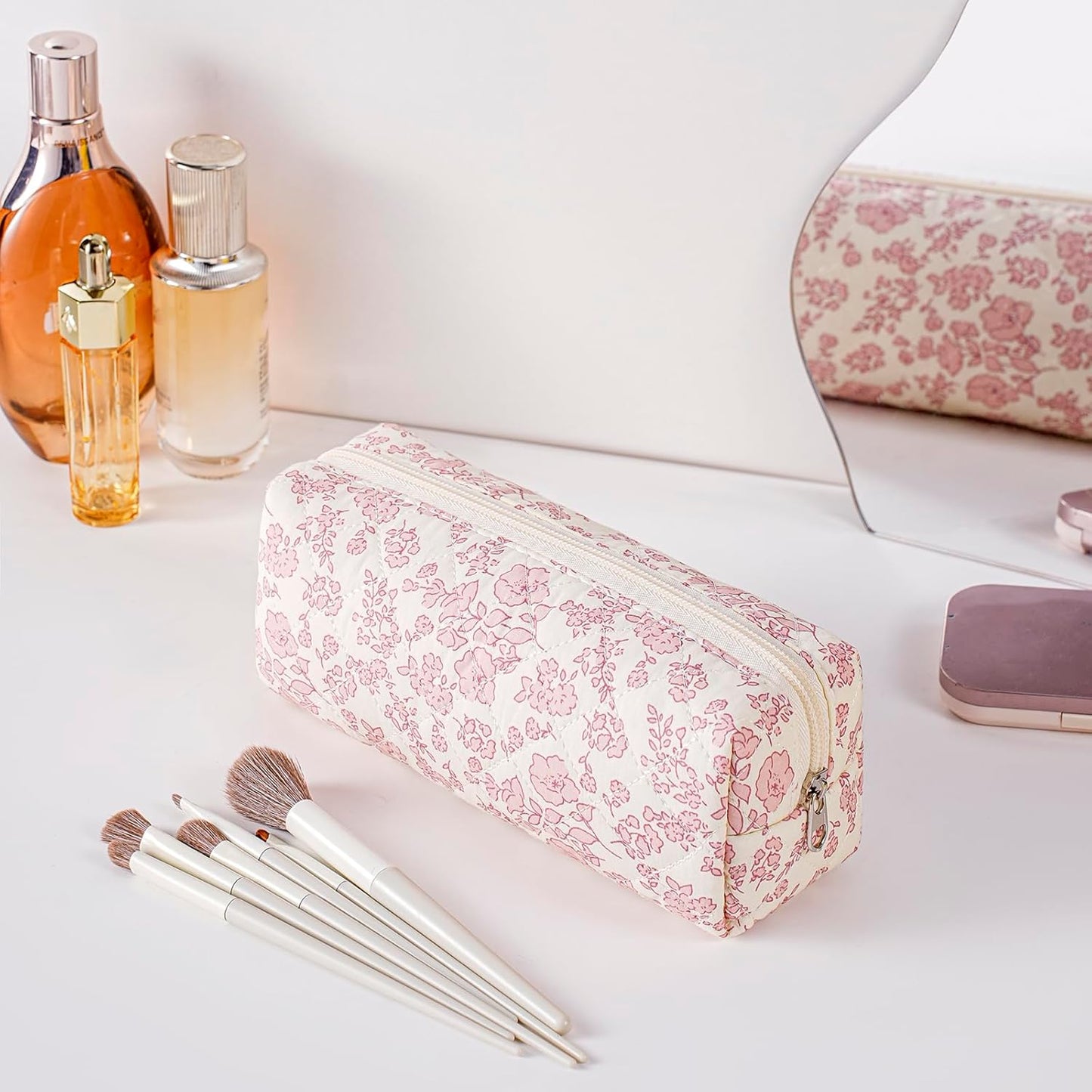 Cute Floral Cotton Makeup Brush Cosmetic Bag for Women, Travel Quilted Zipper Make Up Bag, Flowers Toiletry Organizer Case Kawaii Makeup Cosmetic Travel Cloth Pouch (Big Pink Floral)