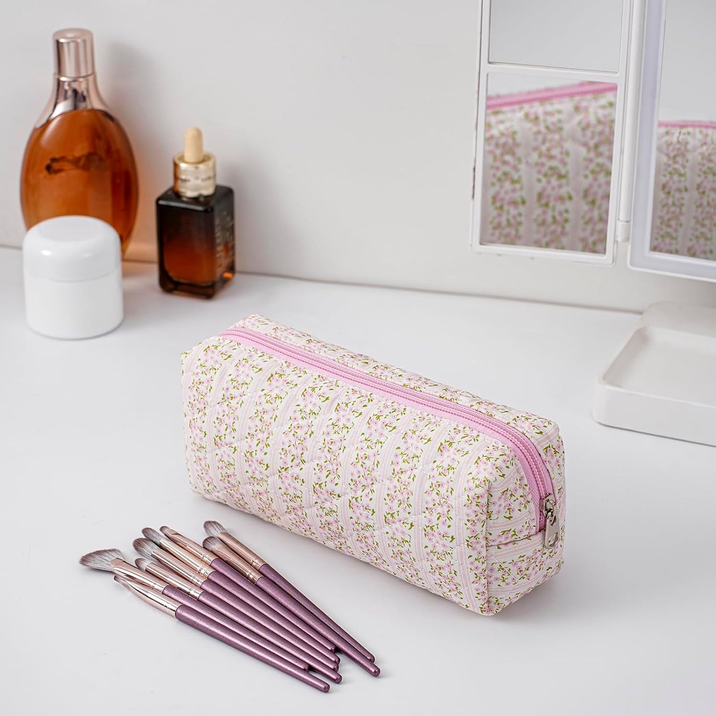 Cute Floral Cotton Makeup Brush Cosmetic Bag for Women, Travel Quilted Zipper Make Up Bag, Flowers Toiletry Organizer Case Kawaii Makeup Cosmetic Travel Cloth Pouch (Pink+Red Floral)