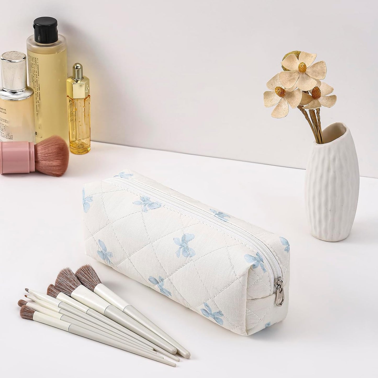 Cute Floral Cotton Makeup Brush Cosmetic Bag for Women, Travel Quilted Zipper Make Up Bag, Flowers Toiletry Organizer Case Kawaii Makeup Cosmetic Travel Cloth Pouch (Blue Bow Tie)