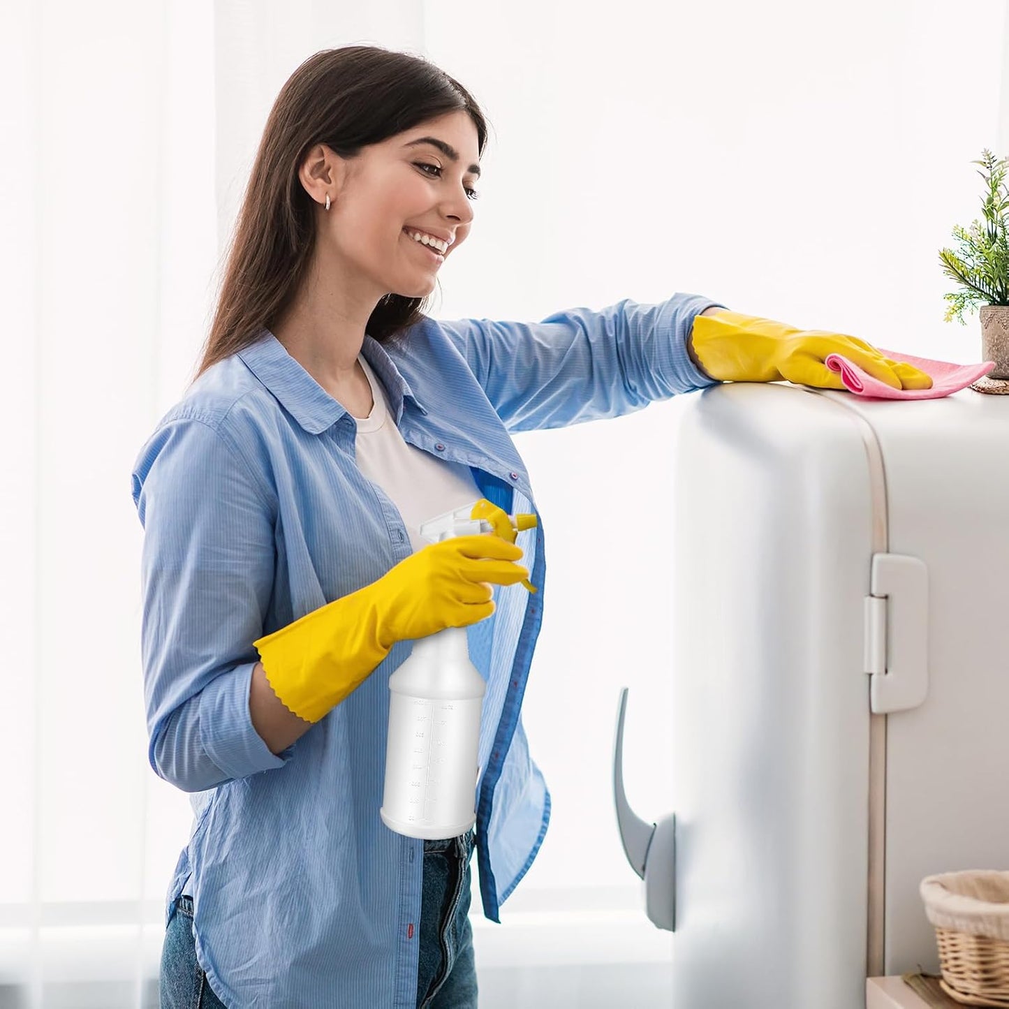 Zubebe 24 Pack 32 oz Plastic Spray Bottle Bulk Empty Leakproof Heavy Duty Spray Bottles for Cleaning Supplies Mist Bottles with Label and Adjustable Nozzle for Plant(Yellow,Clear Scale)