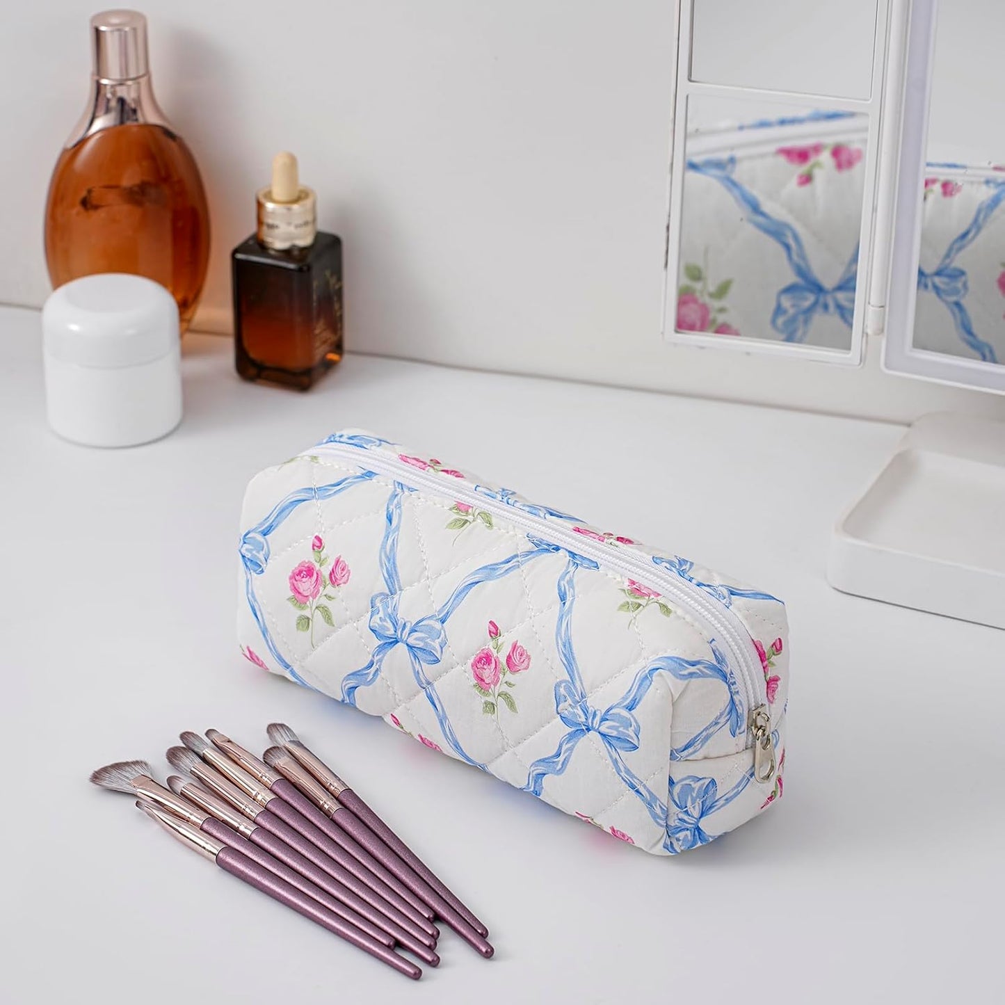 Cute Floral Cotton Makeup Brush Cosmetic Bag for Women, Travel Quilted Zipper Make Up Bag, Flowers Toiletry Organizer Case Kawaii Makeup Cosmetic Travel Cloth Pouch (Blue Bowknot)