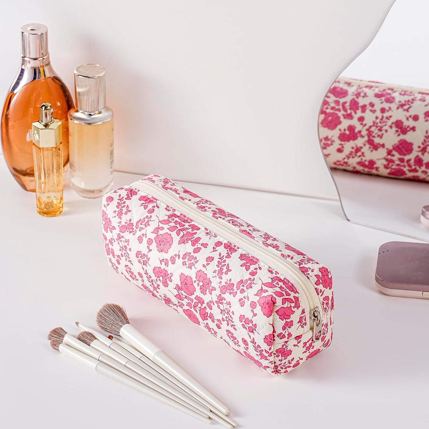 Cute Floral Cotton Makeup Brush Cosmetic Bag for Women, Travel Quilted Zipper Make Up Bag, Flowers Toiletry Organizer Case Kawaii Makeup Cosmetic Travel Cloth Pouch (Big Red Floral)