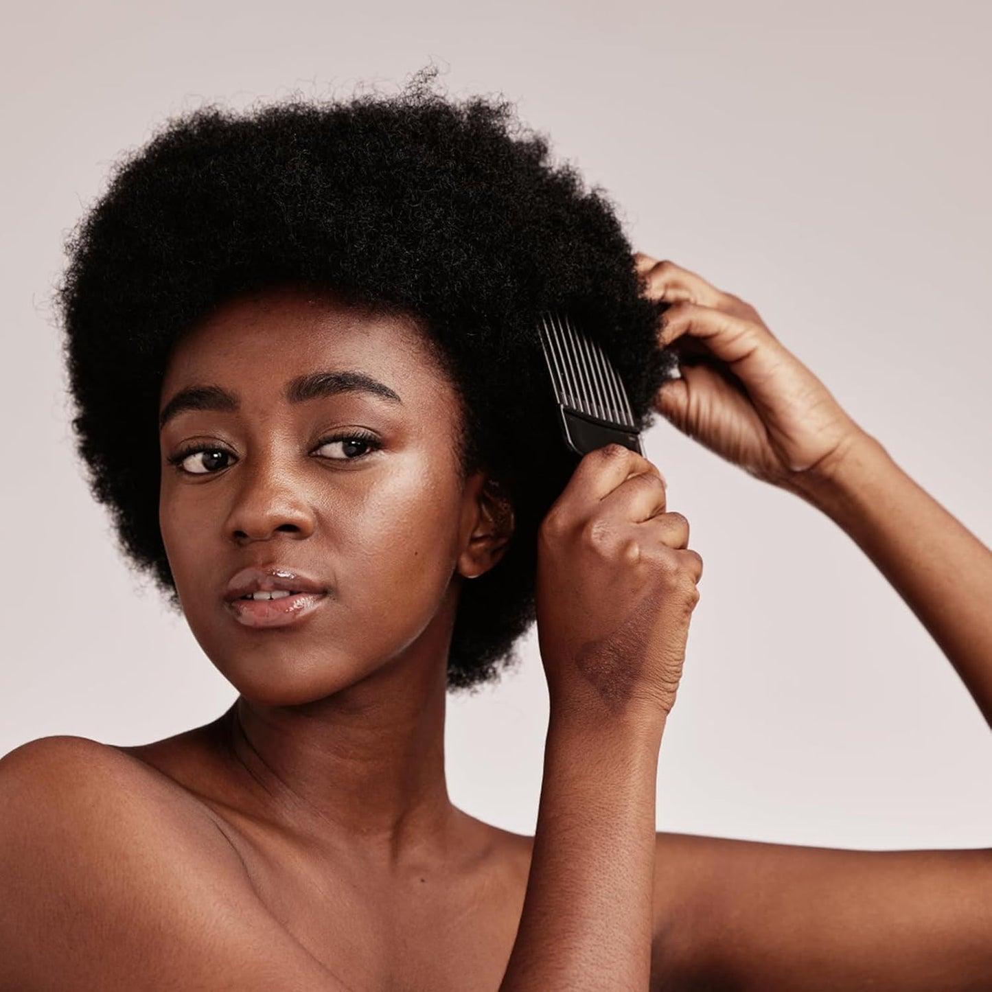 SIMPOR 2 Pcs Hair Pick Comb Wide Tooth Lift for Hair Styling Detangling Plastic Afro Pick for Women Men (Clear Orange, Black)