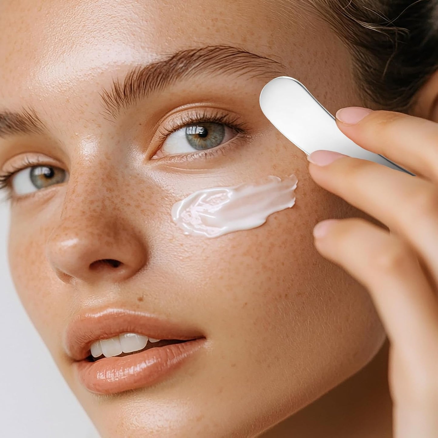 5 Pcs Mini Metal Makeup Spatula Stainless Steel Cosmetic Spoon Multi-functional Beauty Spatula Reusable Mask Facial Applicator Scoop Skincare Tools for Mixing Sampling Cream Mask Lotions Moisturizers