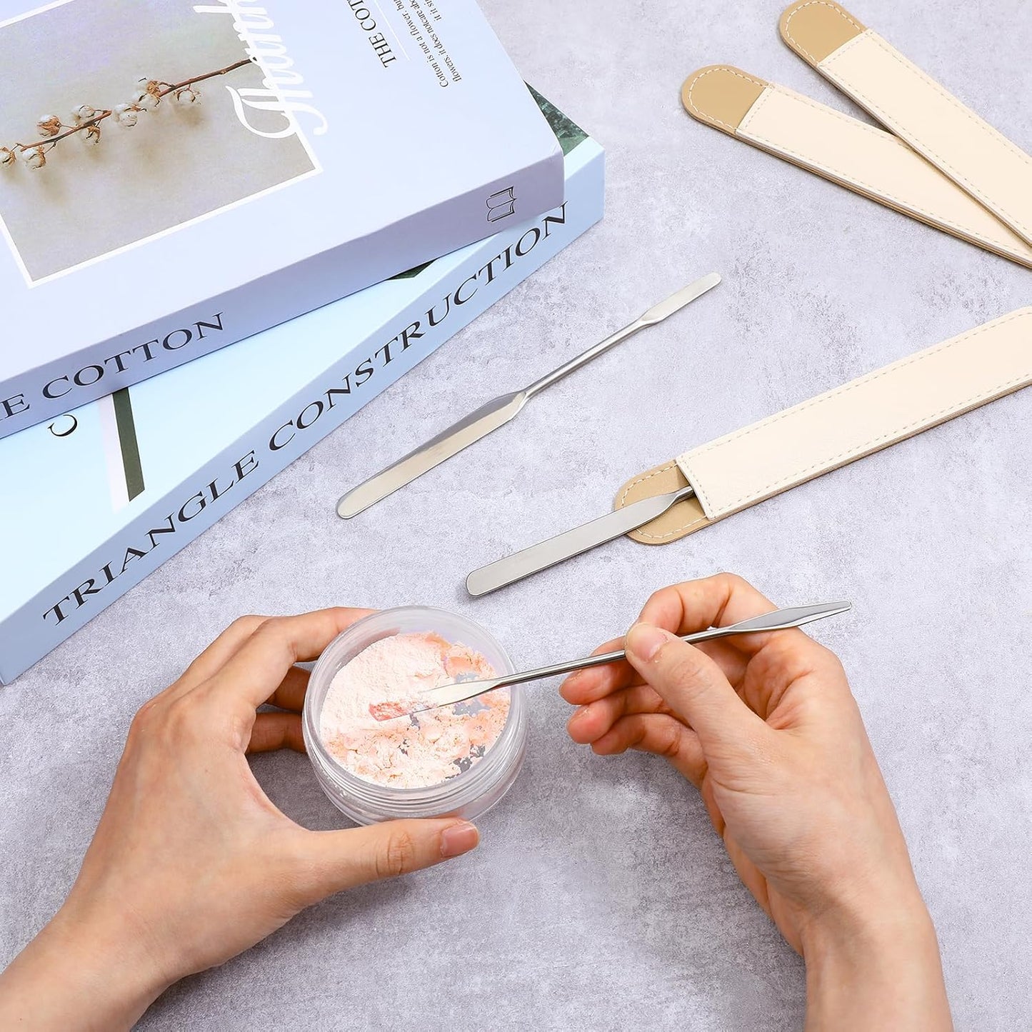 Stainless Steel Makeup Spatula with Leather Case, 3PCS Beauty Face Cream Applicator Double Edged Face Mask Spatulas Cosmetic Mixing Tools for Foundation, Face Cream, and Beauty Applications