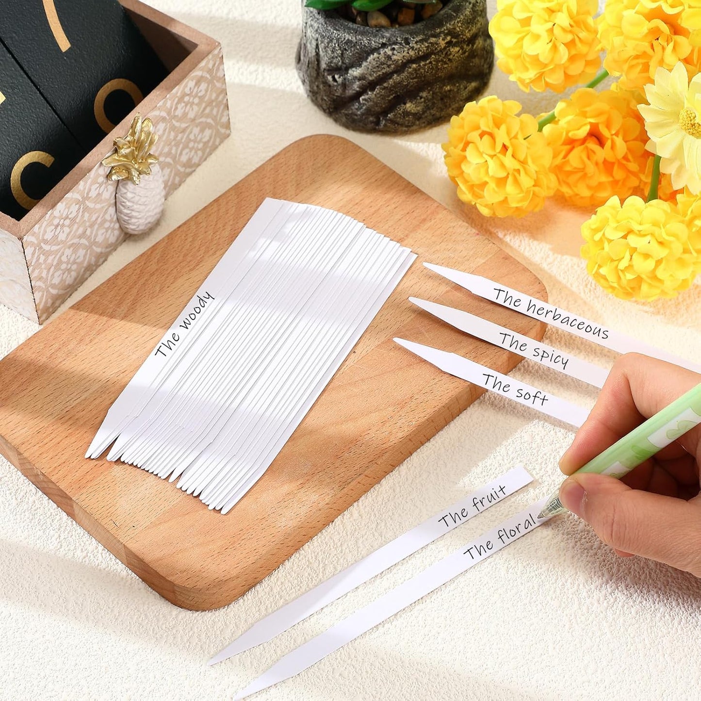 Konohan 1000 Pieces Fragrance Strips Perfume Test Strips Disposable White Blotter Essential Oils Paper Tester for Aromatherapy Testing Fragrances Scents(13.3 x 0.8 cm,Sharp)
