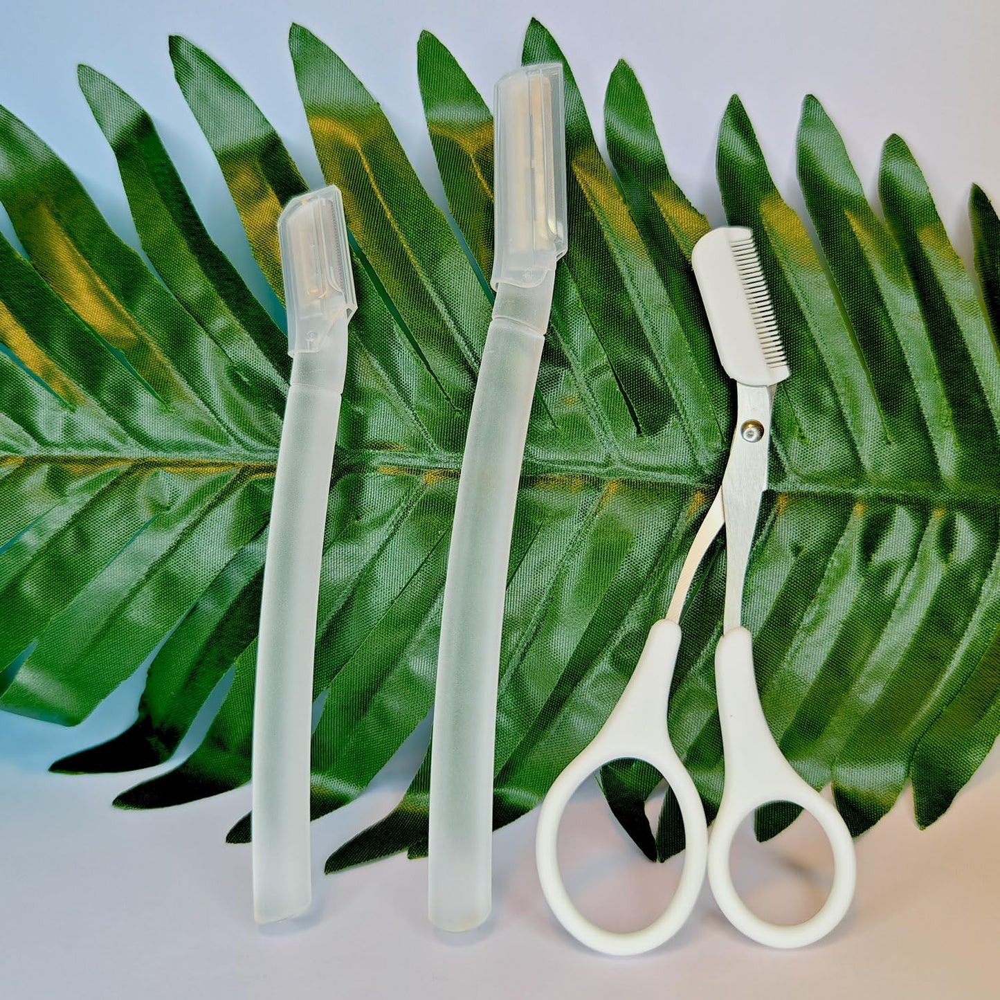 Eyebrow Razors Sets, 2PCS Razor with Protective Cover, 1PCS Scissor, Facial Hairs Peach Fuzz Removal, Face Shavers (Clear)