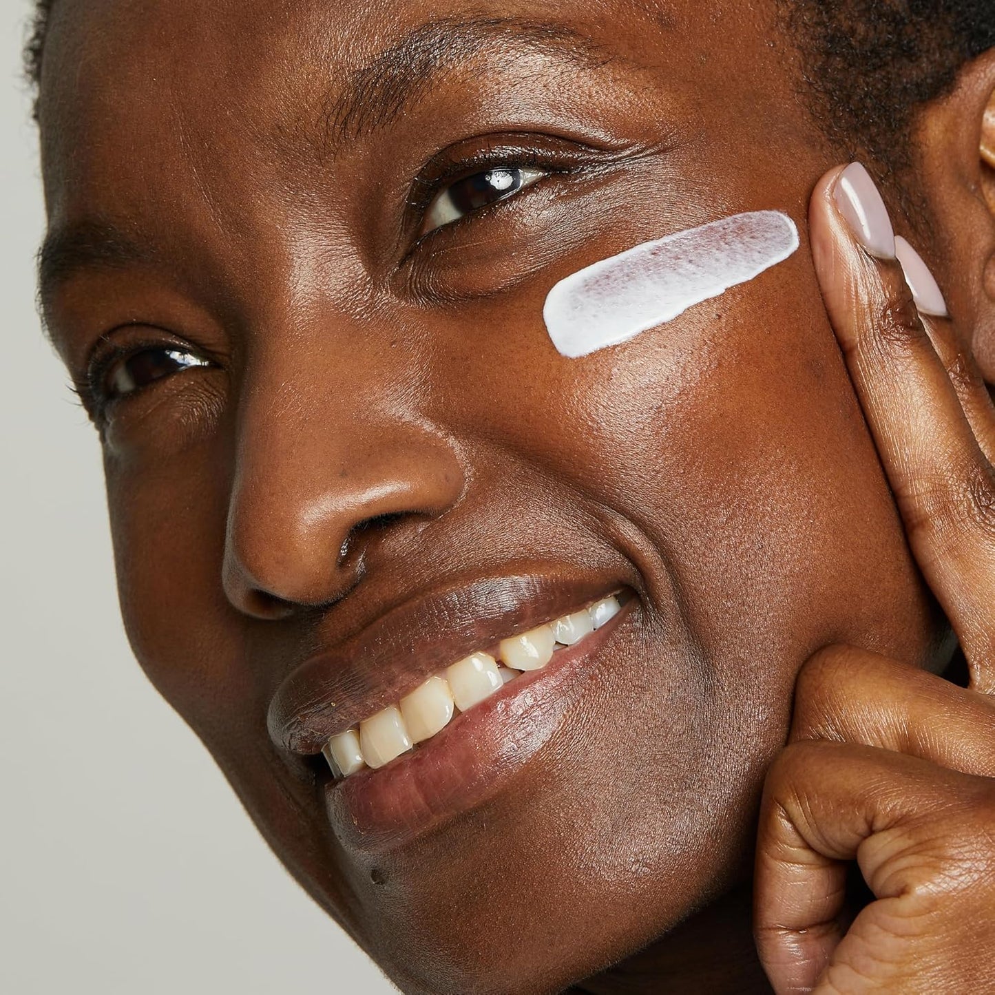 No7 Protect & Perfect Intense Advanced Fragrance-Free Day Cream SPF 30 - Anti-Aging Facial Moisturizer with Anti-Wrinkle Technology - Hydrating Hyaluronic Acid Cream for Radiant Youthful Skin (50ml)