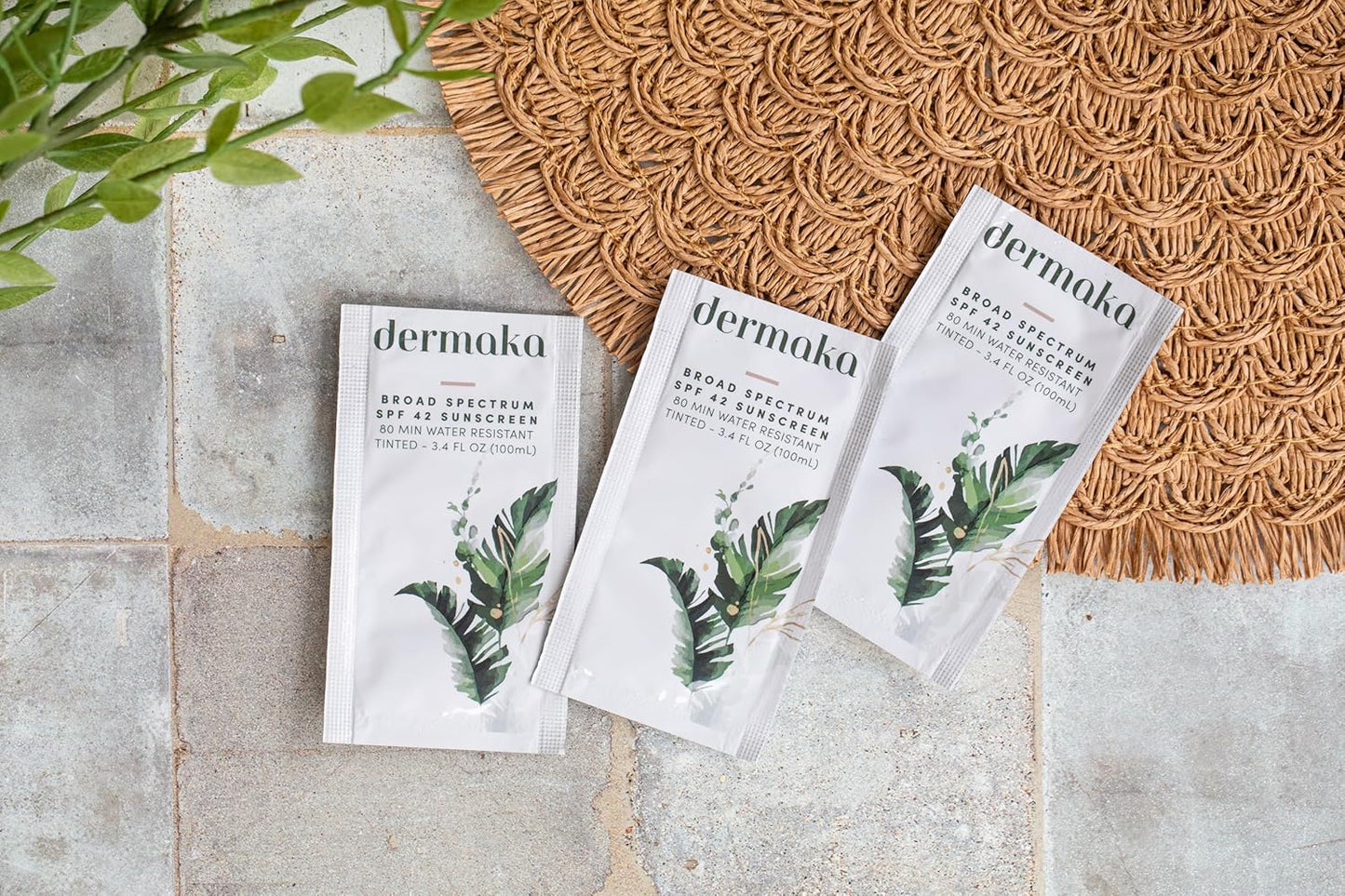 Dermaka Travel Size Sunscreen SPF 42 for Face & Body – 2-in-1 Lightly Tinted Mineral Sunscreen with Zinc Oxide & Titanium Dioxide – Skin Soothing, Water-Resistant 80 Min, 5ml 25 sachets